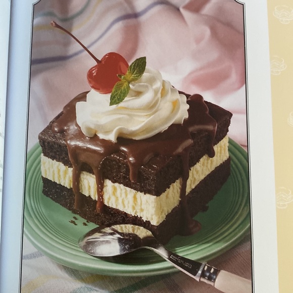 Duncan Hines Classic Recipes Cookbook - Picture 5 of 16